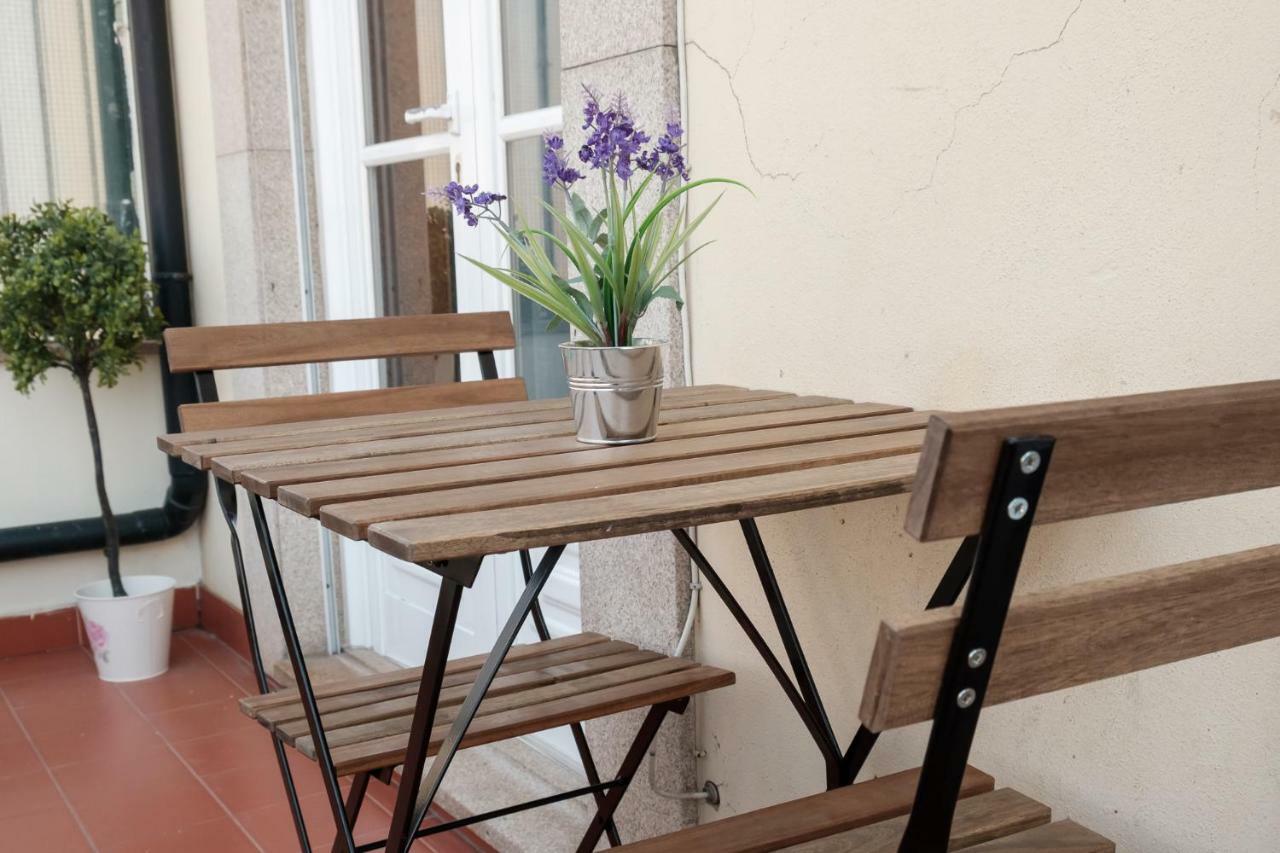 Apartment With Balcony In The Square Porto Exterior photo