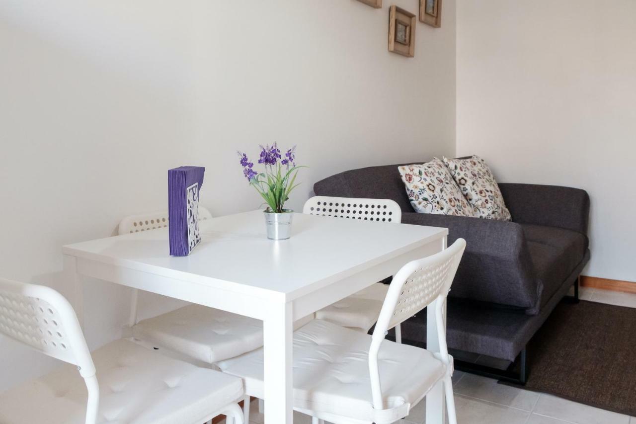 Apartment With Balcony In The Square Porto Exterior photo