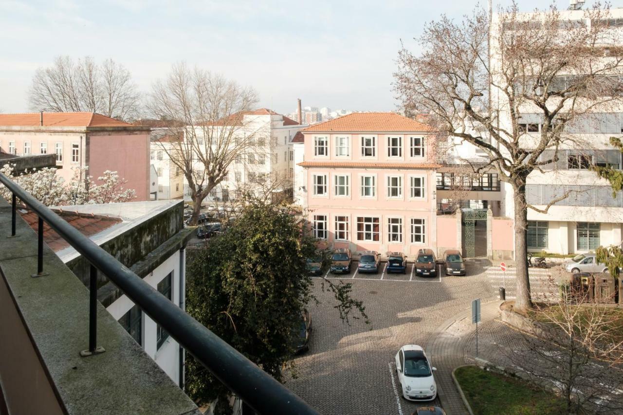 Apartment With Balcony In The Square Porto Exterior photo